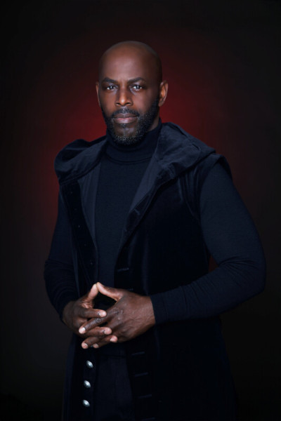 Alimi Ballard as Magnus © Deverill Weekes