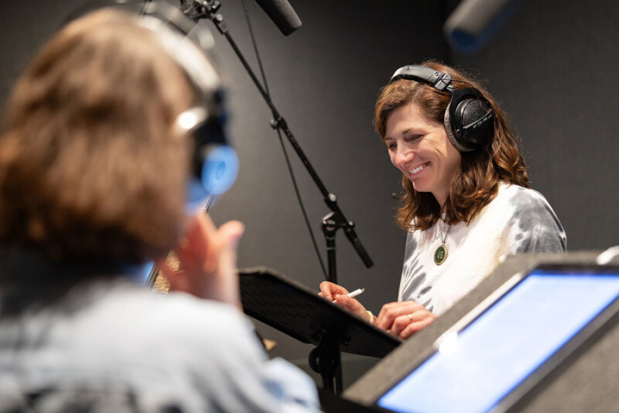 Jodie Whittaker (Olivia Marcus blurred) © Oliver Bowring