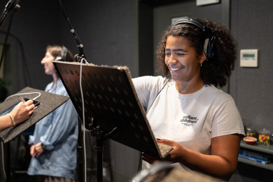 Anna Crichlow (Olivia Marcus blurred) © Oliver Bowring