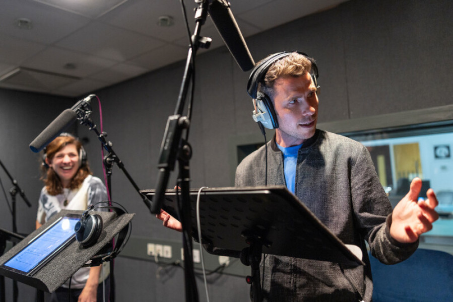 Jodie Whittaker and Joseph Arkley © Oliver Bowring